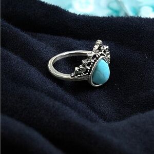 Vintages Silver Tone Turquoise Teardrop Ring With Ornate Band